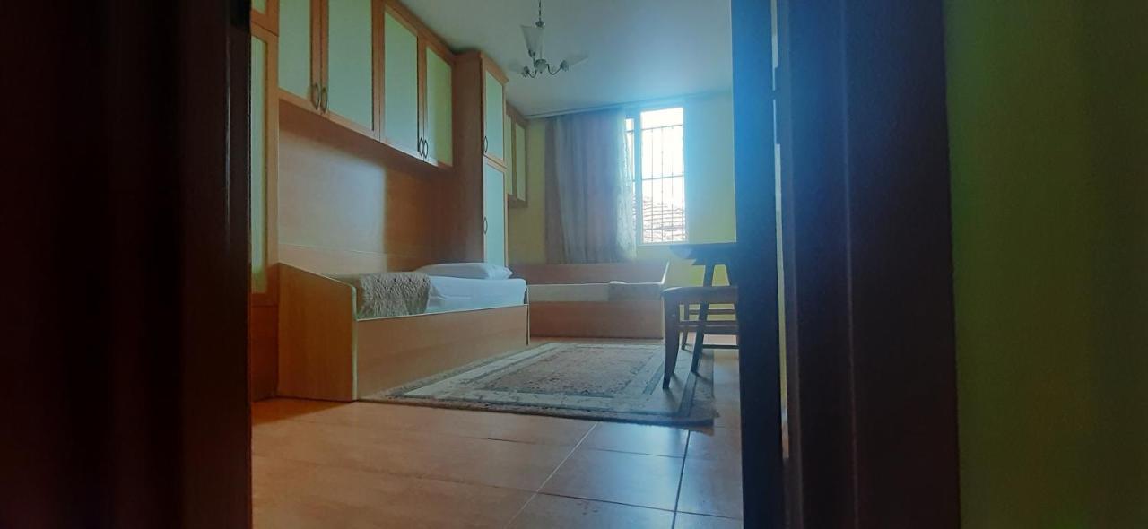 Enki'S Guesthouse 티라나 외부 사진