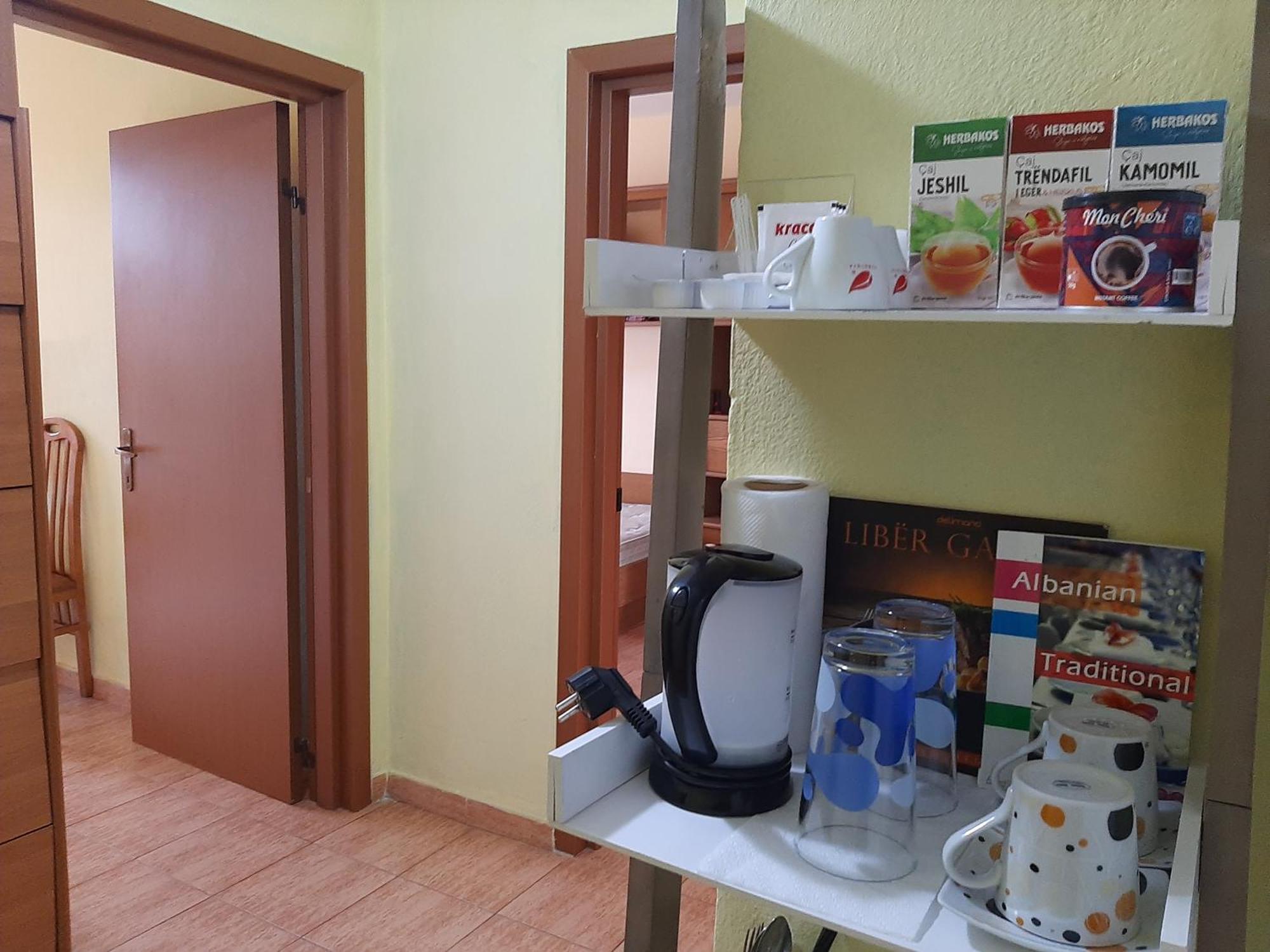 Enki'S Guesthouse 티라나 외부 사진