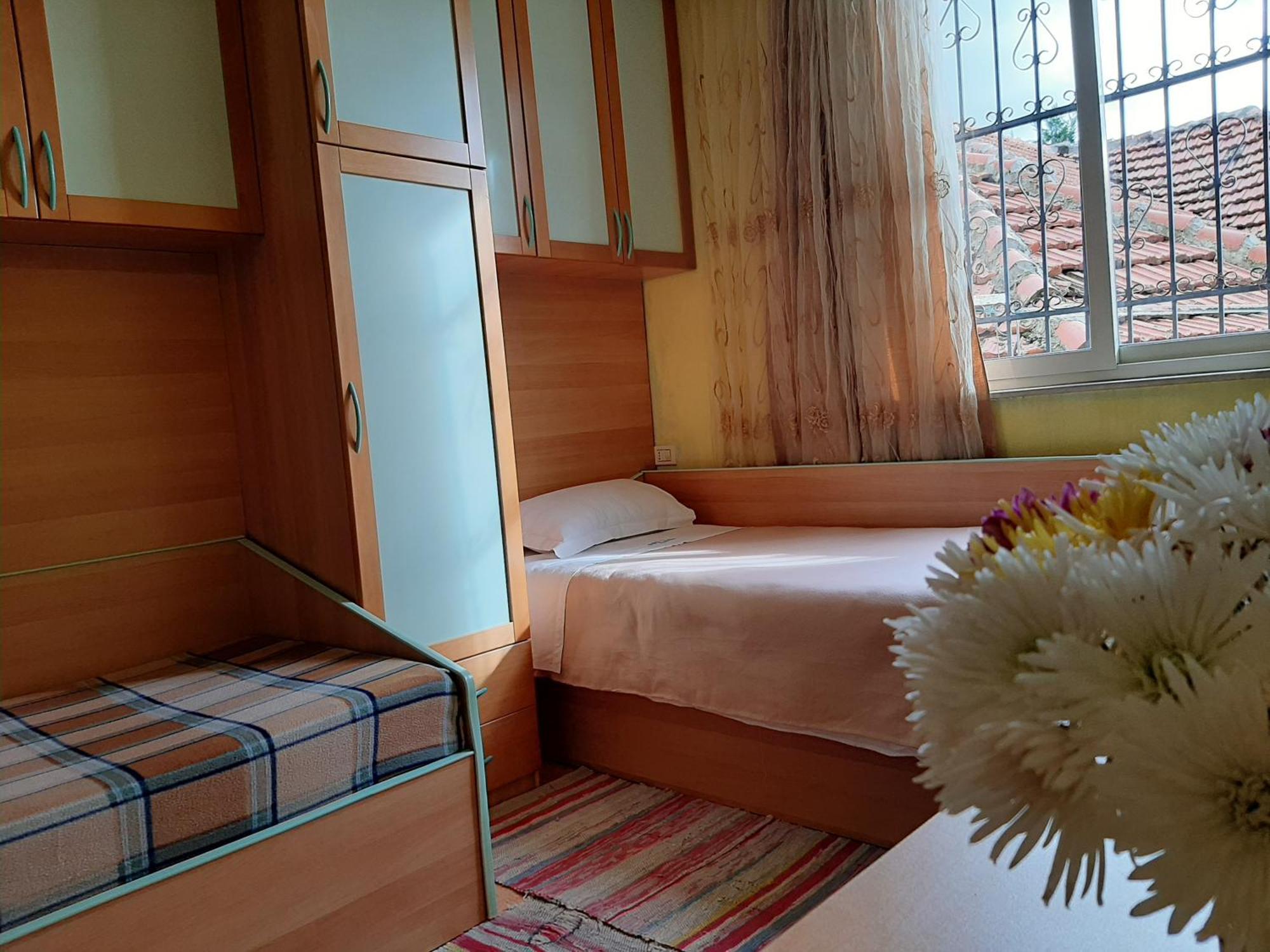 Enki'S Guesthouse 티라나 외부 사진