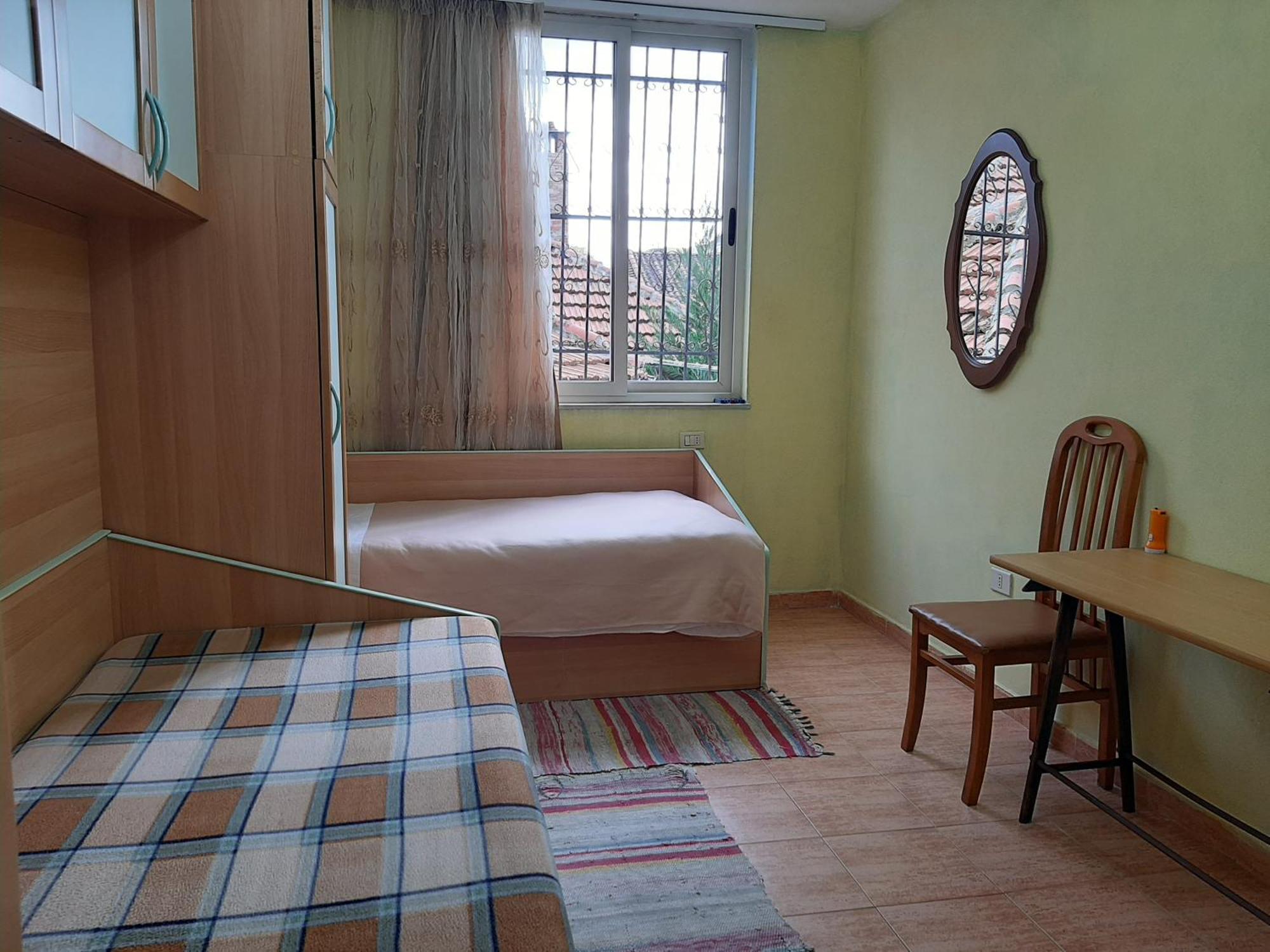 Enki'S Guesthouse 티라나 외부 사진